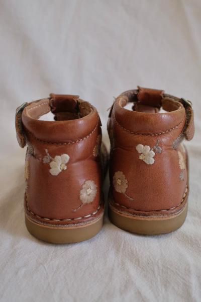 刺繡皮鞋 image 1 of 0