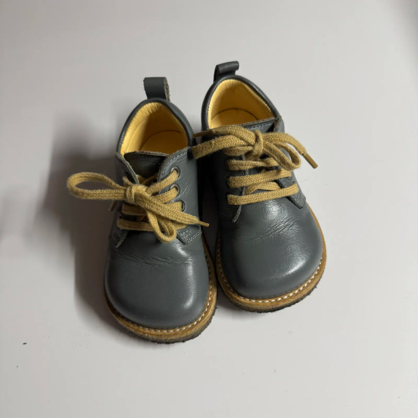 大頭皮鞋 image 1 of 0
