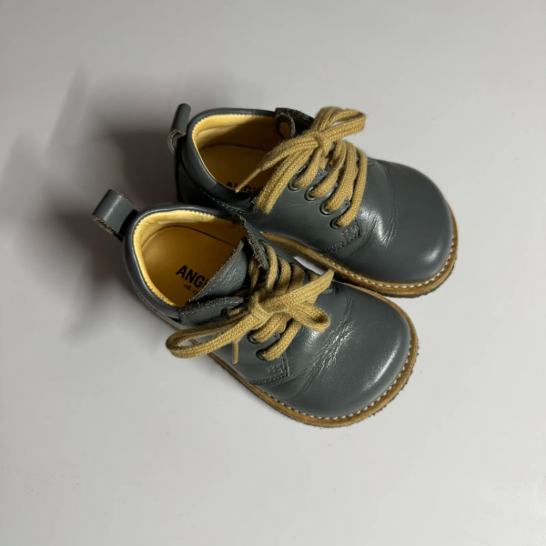 大頭皮鞋 image 1 of 0
