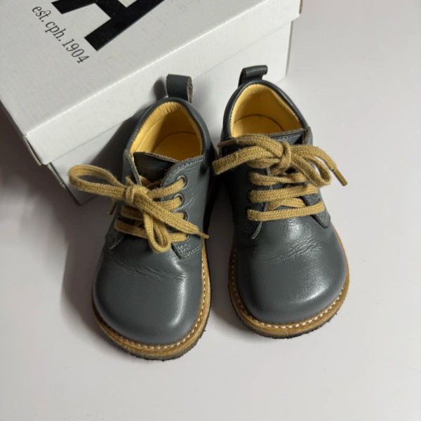 大頭皮鞋 image 1 of 0