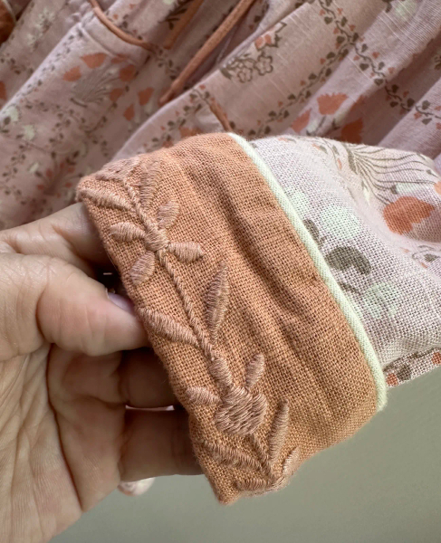 24aw 粉色洋裝 image 1 of 0