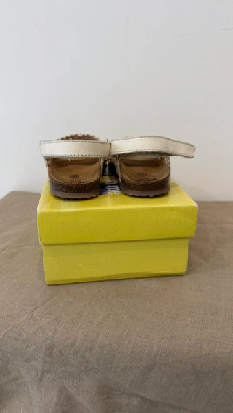 PEPE副牌 - 米白色涼鞋 image 1 of 0