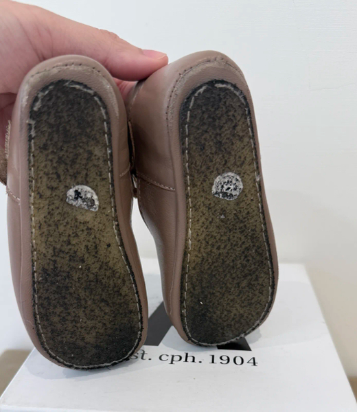奶茶色愛心學步鞋 image 1 of 0