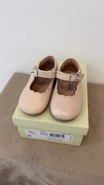奶油白瑪莉珍皮鞋 image 1 of 0