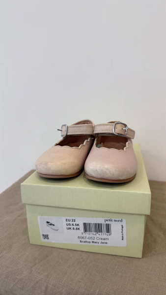 奶油白瑪莉珍皮鞋 image 1 of 0
