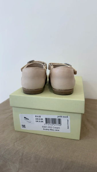 奶油白瑪莉珍皮鞋 image 1 of 0