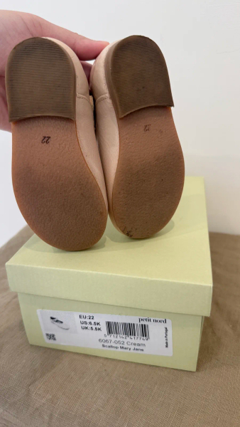 奶油白瑪莉珍皮鞋 image 1 of 0