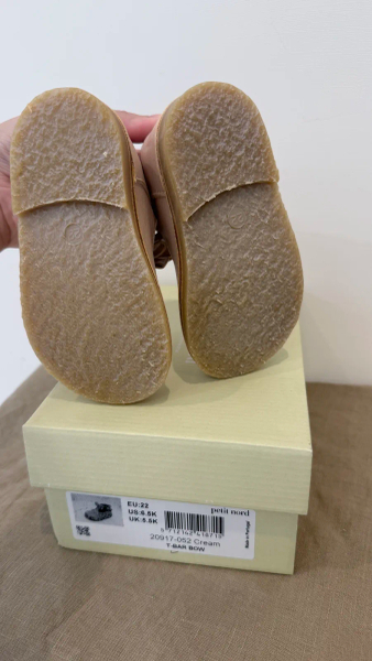 奶油白蝴蝶結小皮鞋 image 1 of 0