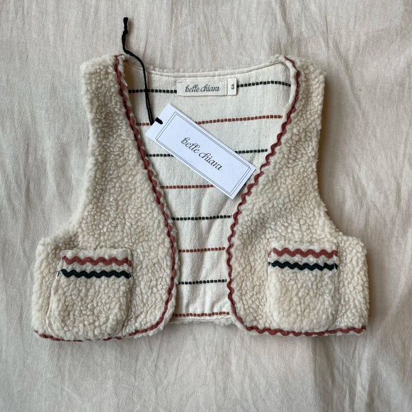 VEST LAMB–米色羔羊短版背心 image 1 of 0