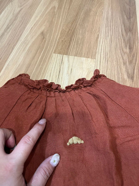 磚紅色可頌刺繡上衣 image 1 of 0