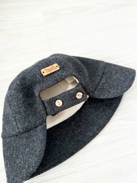 Grey woolen hat with strap image 1 of 0