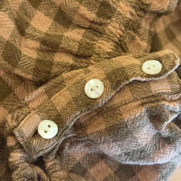 刺繡焦糖格紋包屁衣 image 1 of 0
