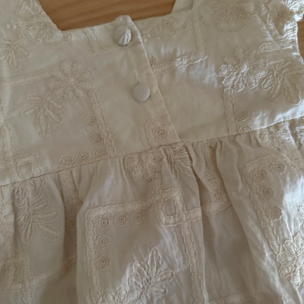 刺繡荷葉邊包屁衣 image 1 of 0