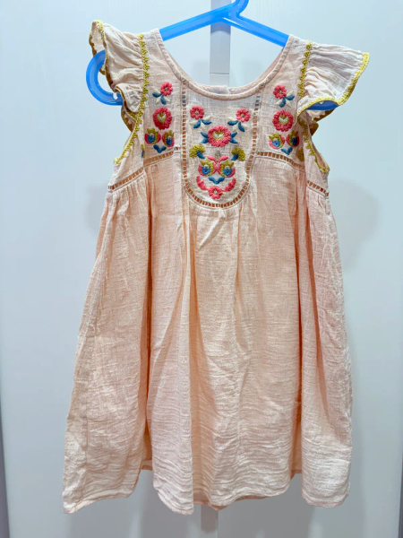 繡花洋裝 image 1 of 0