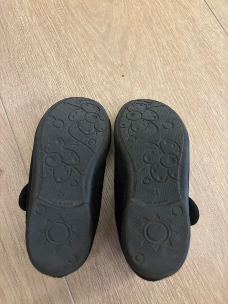 鞋子 image 1 of 0