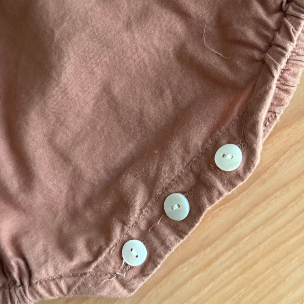 刺繡荷葉縮口 image 1 of 0