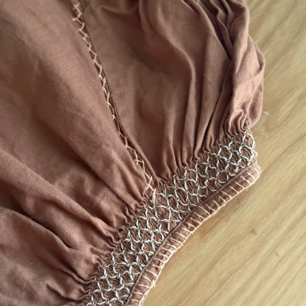 刺繡荷葉縮口 image 1 of 0