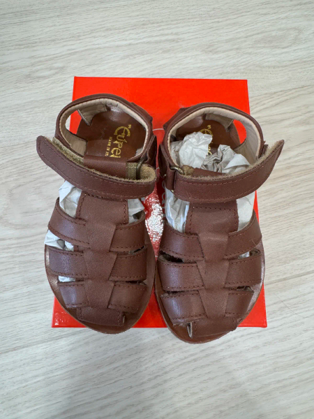 棕色涼鞋 image 1 of 0