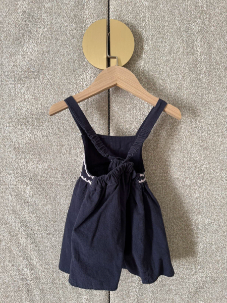 瑪格達刺繡吊帶圍裙洋裝 夜藍 image 1 of 0