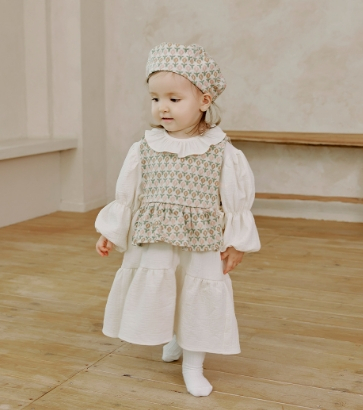 滿版小花外搭背心 image 1 of 0