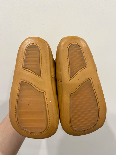 小皮鞋 image 1 of 0