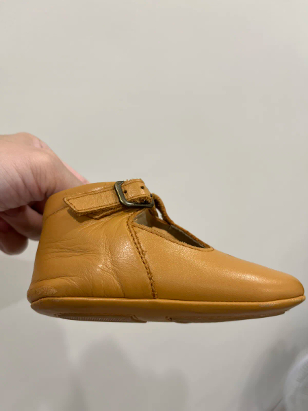 小皮鞋 image 1 of 0