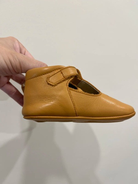 小皮鞋 image 1 of 0
