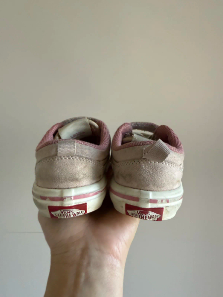 粉色休閒鞋 image 1 of 0