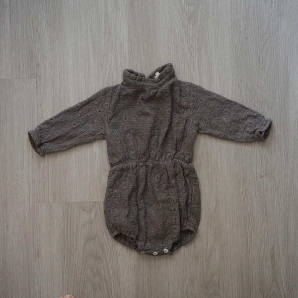 蕾絲刺繡立領連身衣（灰藍綠） image 1 of 0