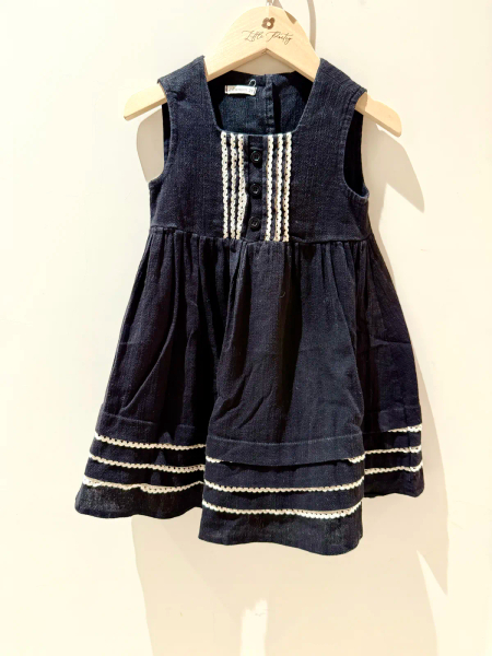 品牌經典布蕾絲黑洋裝 image 1 of 0