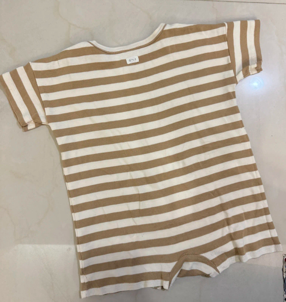 短袖條紋連身衣（有開扣） image 1 of 0
