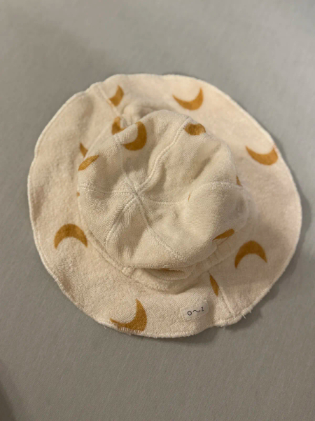 黃色月亮帽 image 1 of 0