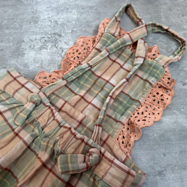 蕾絲格紋吊帶包屁服 image 1 of 0