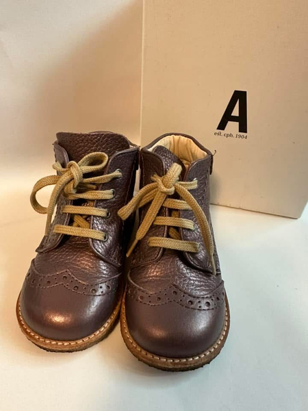 Angulus Lavender Shine 經典靴子 image 1 of 0