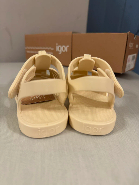  經典涼鞋 - Marfil image 1 of 0