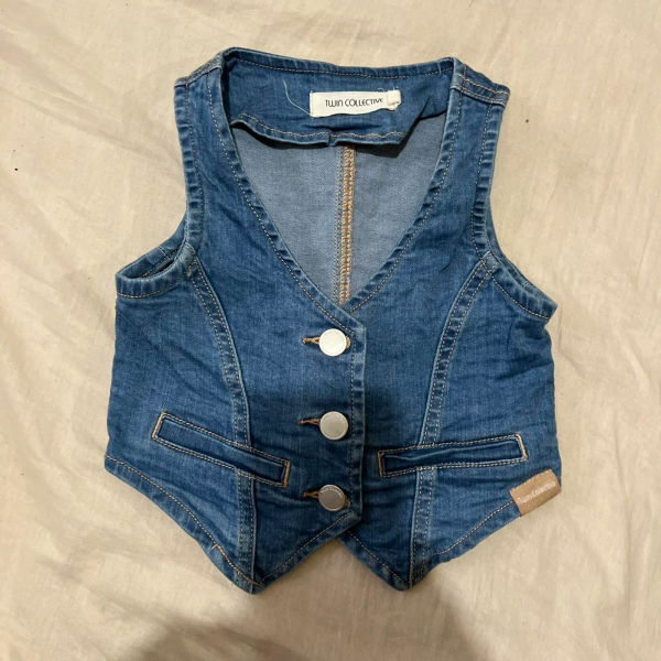 輕薄牛仔背心 image 1 of 0