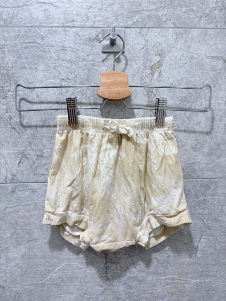 Milky Palm Shorties 棕梠樹 image 1 of 0