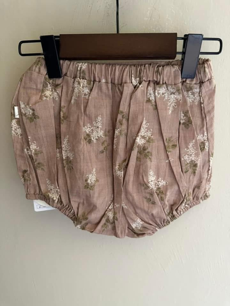日本品牌 Tete a tete 全新付吊牌 溫柔茶粉花花短褲 尺寸70-80 image 1 of 0