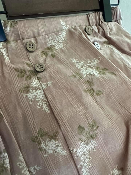 日本品牌 Tete a tete 全新付吊牌 溫柔茶粉花花短褲 尺寸70-80 image 1 of 0