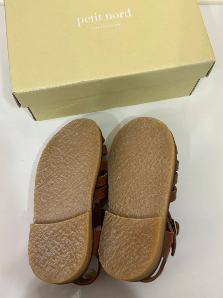 涼鞋 image 1 of 0