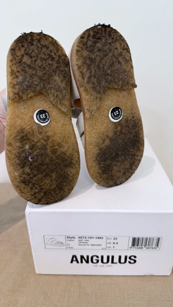 愛心涼鞋 image 1 of 0