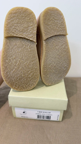 奶油白小皮鞋 image 1 of 0