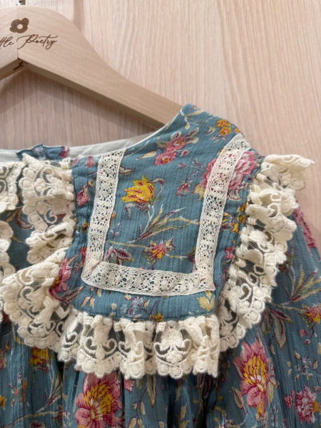 Louise Misha,諾拉荷葉刺繡洋裝	藍奶油大馬士革玫瑰	3Y image 1 of 0