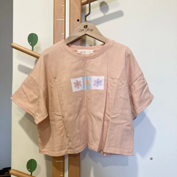 粉橘色小花短版上衣 image 1 of 0