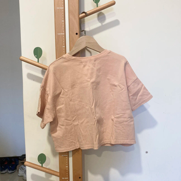 粉橘色小花短版上衣 image 1 of 0