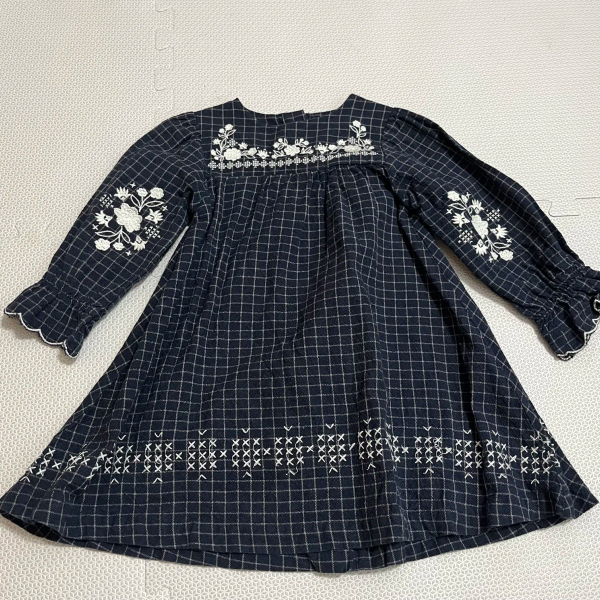 洋裝 image 1 of 0