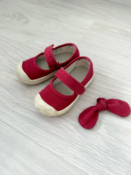 Golden lane red bow white sole image 1 of 0