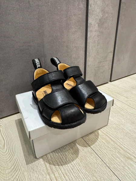 黑色魔鬼氈涼鞋 image 1 of 0