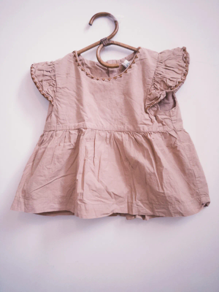經典刺繡飛袖上衣 image 1 of 0