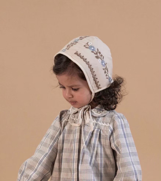 Betsy bonnet image 1 of 0